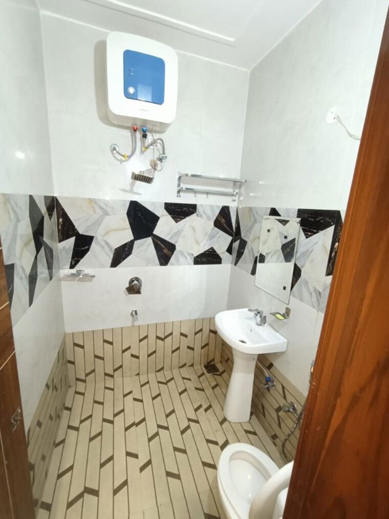 Team Area, aditya-palm-court 1 Bedroom 900 Sq.Ft. Builder Floor In Vip Road Zirakpur 10679125