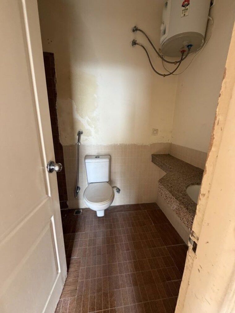 Bathroom, sector 22 2 Bedroom 1200 Sq.Ft. Builder Floor In Sector 22 Gurgaon 10679147