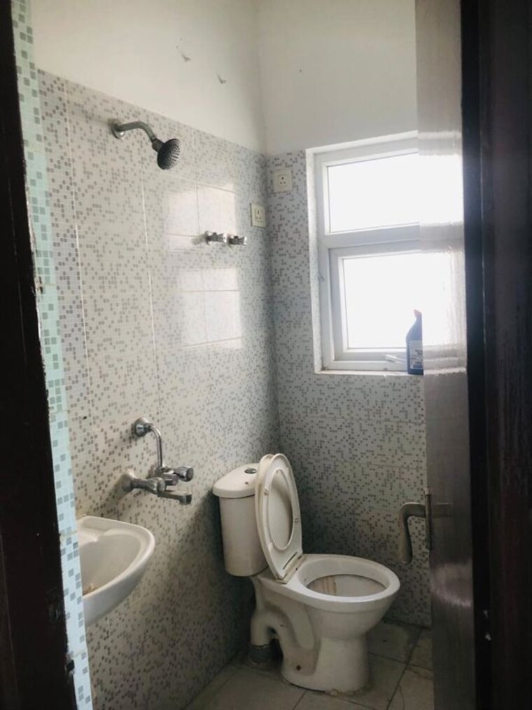 Bathroom, bptp-park-elite-floors Commercial Office Space 250 Sq.Ft. In Sector 85 Faridabad 10679128