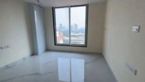 Room in 4 BHK Apartment at Matunga East – for Sale