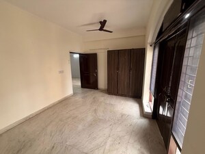 Room in 3 BHK Builder Floor at Sector 23a – for Rent
