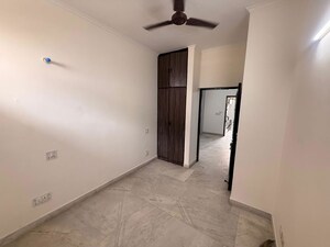 Room in 3 BHK Builder Floor at Sector 23a – for Rent