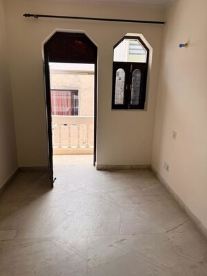 Room in 3 BHK Builder Floor at Sector 23a – for Rent