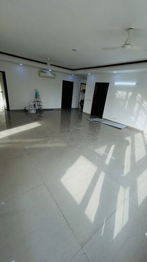 Room in 3.5 BHK Apartment at Jaypee Greens Kalypso Court, Sector 128 – for Rent