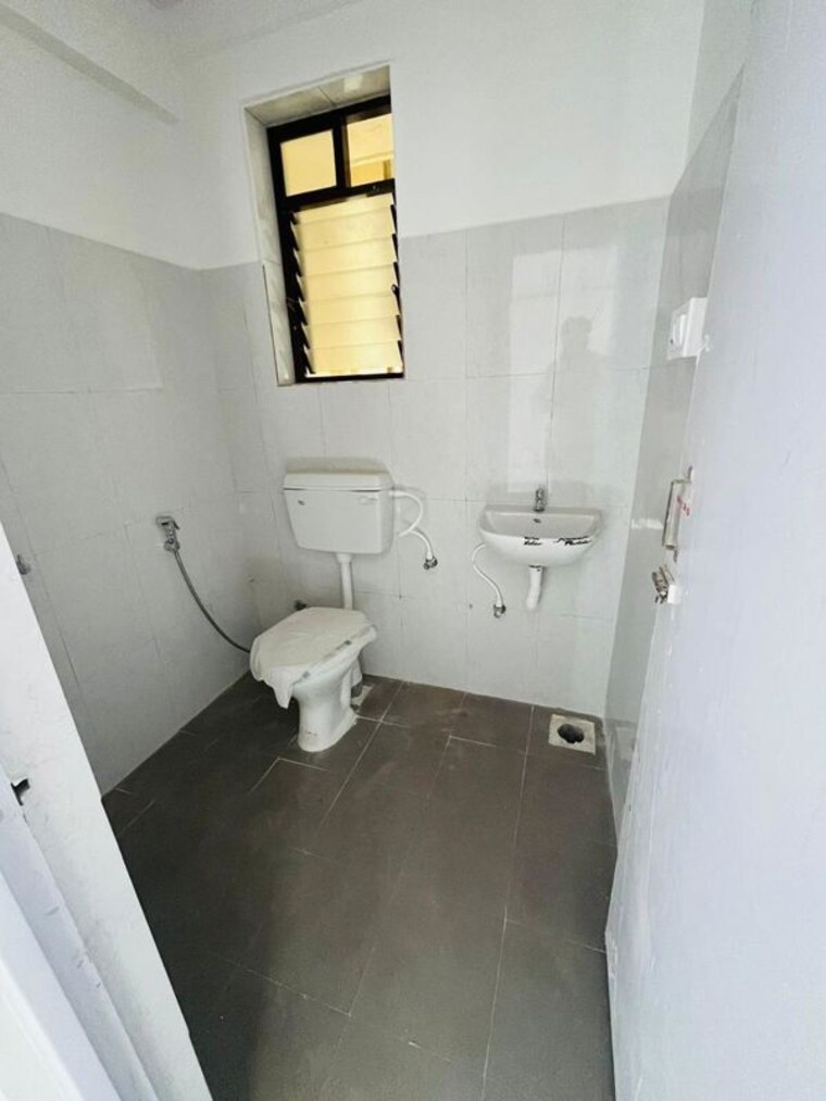 Bathroom, raymond-aashiyana 1 Bedroom 322 Sq.Ft. Apartment In Vartak Nagar Thane 10679178