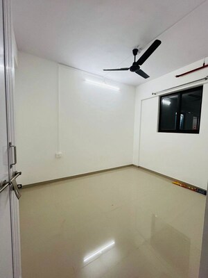 Room in 1 BHK Apartment at Raymond Aashiyana, Vartak Nagar – for Rent