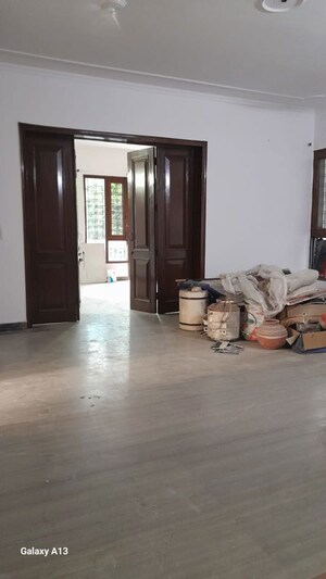 Room in 3 BHK Builder Floor at Sector 23a – for Rent