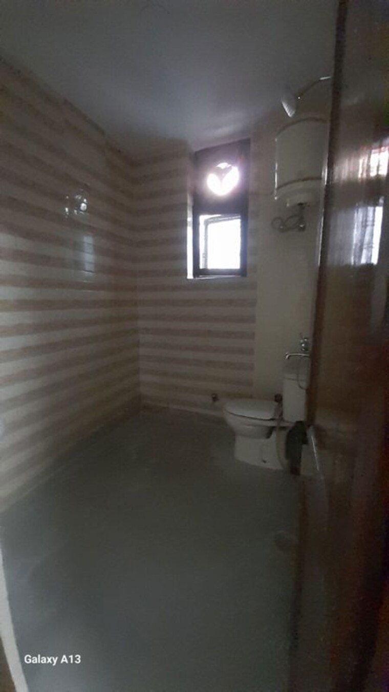 Bathroom, sector 23a 3 Bedroom 2000 Sq.Ft. Builder Floor In Sector 23a Gurgaon 10679202