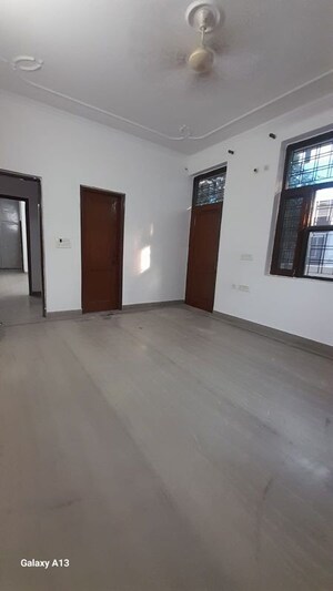 Room in 3 BHK Builder Floor at Sector 23a – for Rent