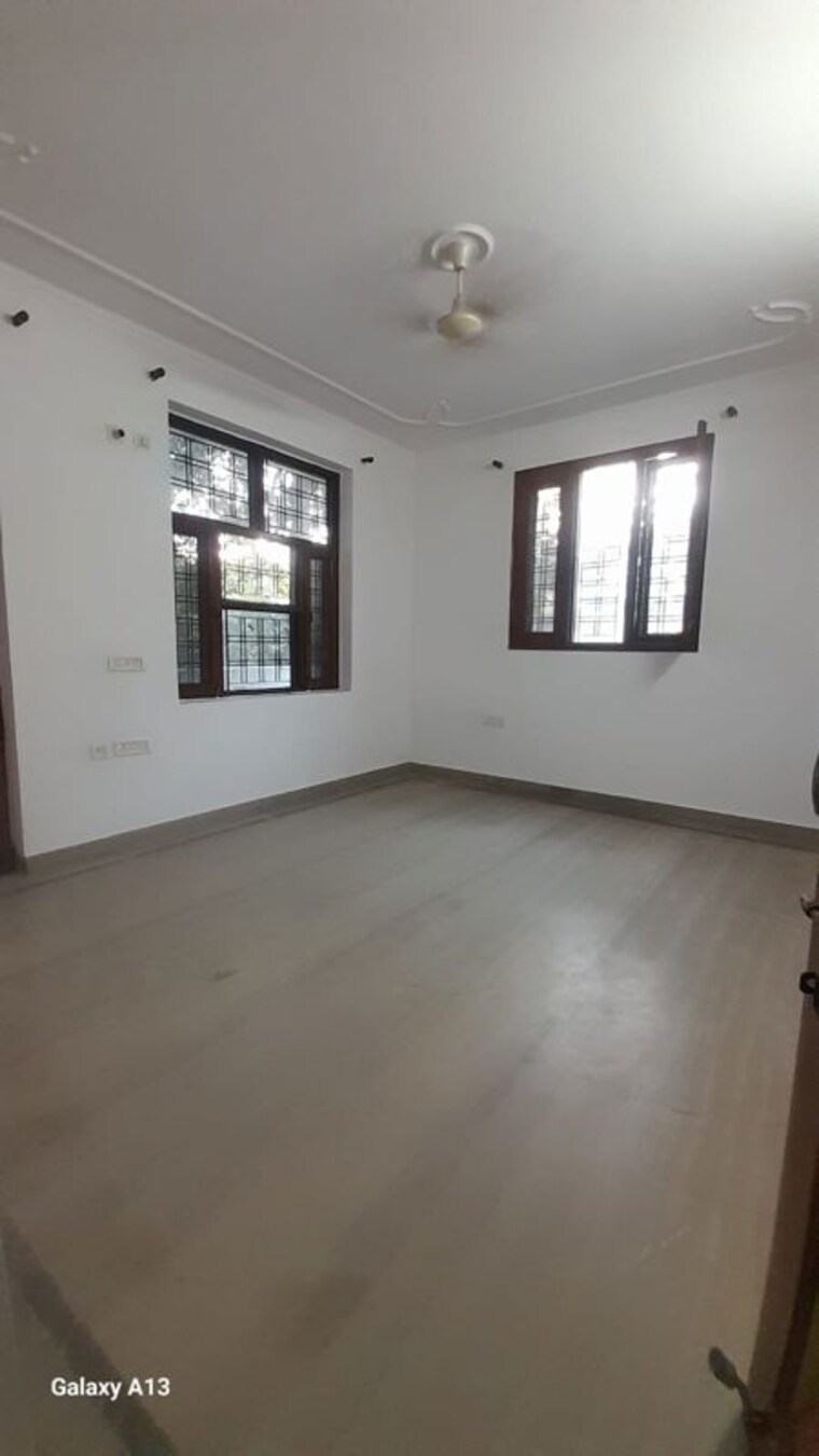 Room, sector 23a 3 Bedroom 2000 Sq.Ft. Builder Floor In Sector 23a Gurgaon 10679202