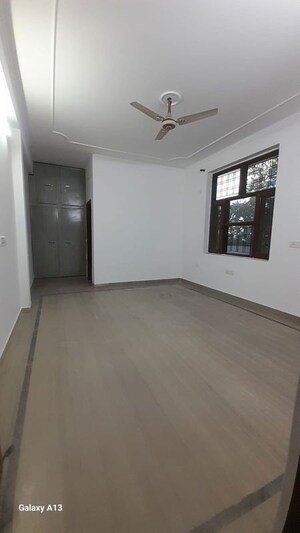Room in 3 BHK Builder Floor at Sector 23a – for Rent