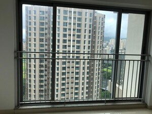 Room in 3 BHK Apartment at Kalpataru Parkcity Sunrise, Kolshet Road – for Rent
