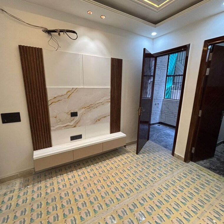 Bedroom, east patel nagar 3 Bedroom 200 Sq.Yd. Builder Floor In East Patel Nagar Delhi 10679237