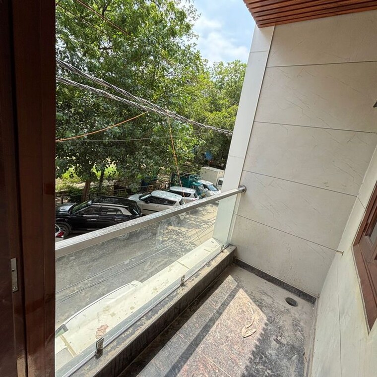 Balcony, east patel nagar 3 Bedroom 200 Sq.Yd. Builder Floor In East Patel Nagar Delhi 10679237