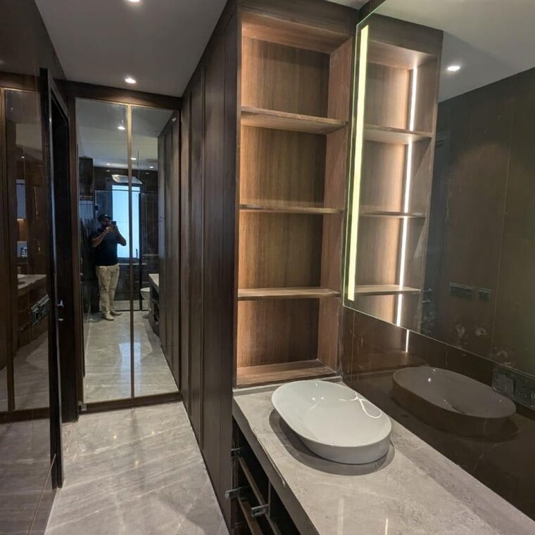 Bathroom, east patel nagar 3 Bedroom 200 Sq.Yd. Builder Floor In East Patel Nagar Delhi 10679237