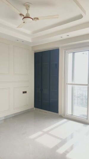 Room in 3 BHK Builder Floor at Mandi – for Rent
