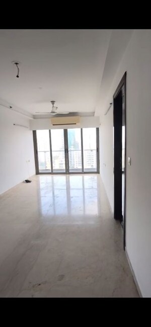 Room in 3 BHK Apartment at Mayfair Breeze, Andheri West – for Sale