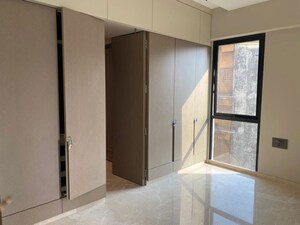 Room in 4 BHK Apartment at Sun The 50 Seven, Khar West – for Sale