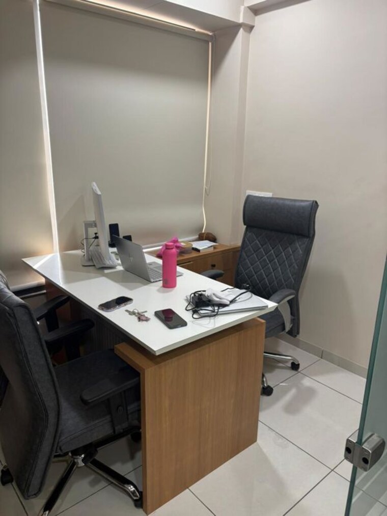 Team Area, shivam-trade-center Commercial Office Space 590 Sq.Ft. In Ambli Ahmedabad 10679265