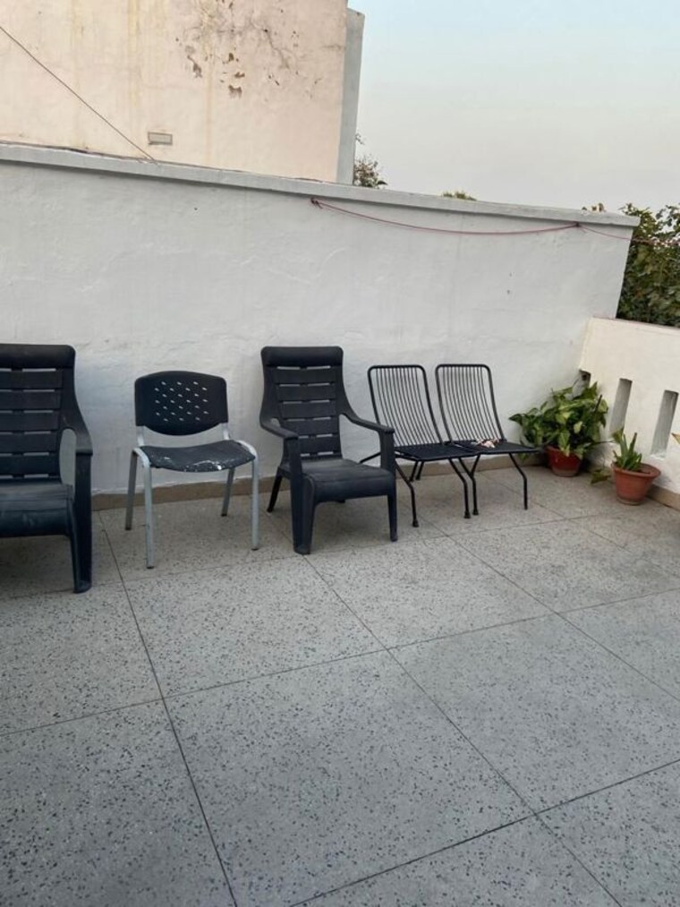 Terrace, vasant vihar 3 Bedroom 1400 Sq.Ft. Builder Floor In Vasant Vihar Delhi 10679246