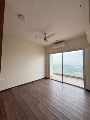 Room in 4 BHK Apartment at Kalpataru Vista, Sector 128 – for Rent