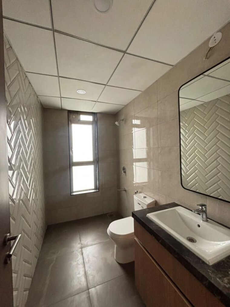 Bathroom, kalpataru-vista 4 Bedroom 3938 Sq.Ft. Apartment In Sector 128 Noida 10679264