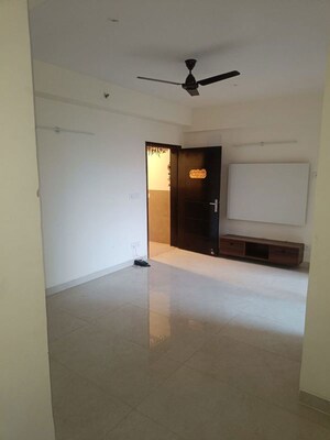 Room in 2 BHK Apartment at Eldeco Accolade, Sohna Sector 2 – for Rent