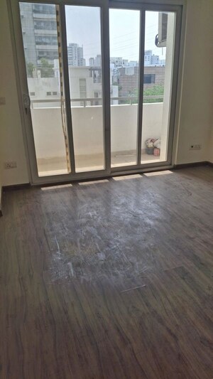 Room in 3 BHK Builder Floor at Sector 21 – for Rent