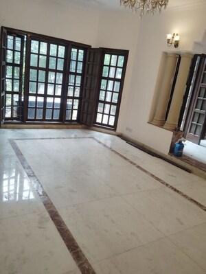 Room in 5 BHK Villa at Sarvodaya Enclave – for Rent