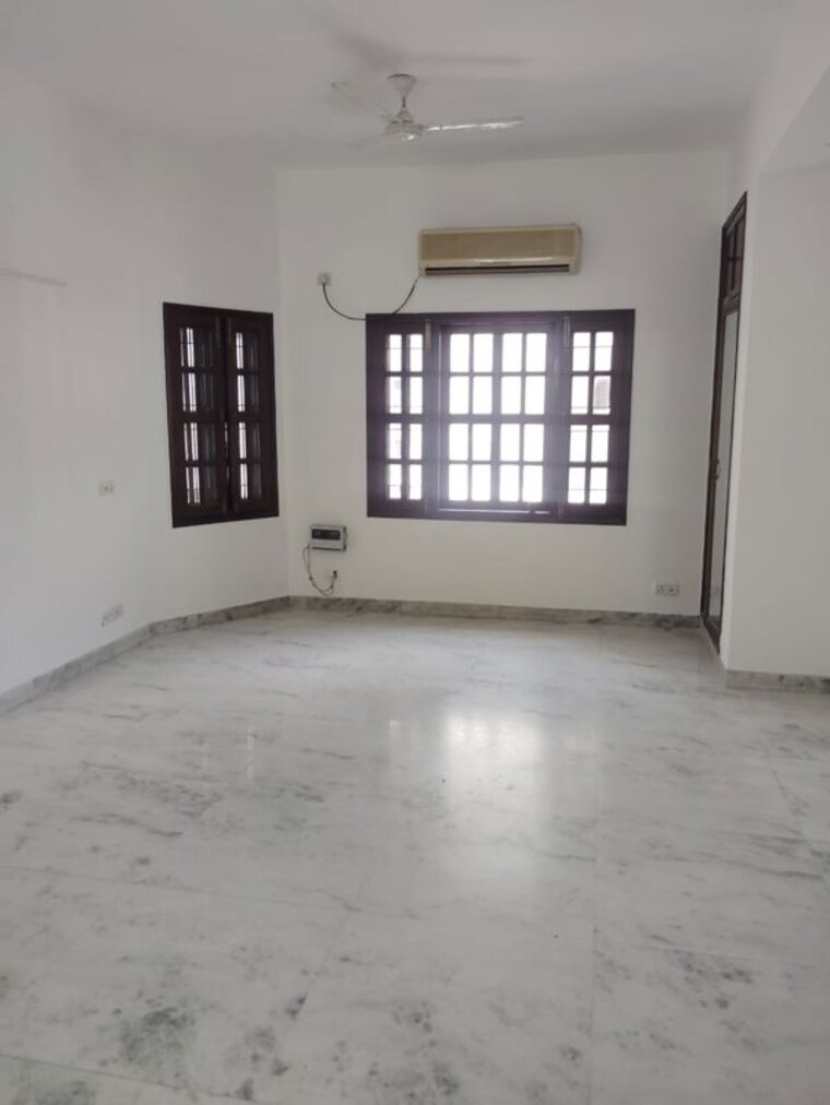 Room, sarvodaya enclave 5 Bedroom 3500 Sq.Ft. Villa In Sarvodaya Enclave Delhi 10679272