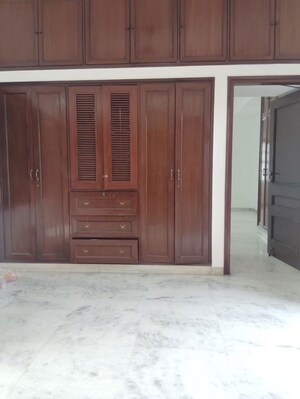 Room in 5 BHK Villa at Sarvodaya Enclave – for Rent