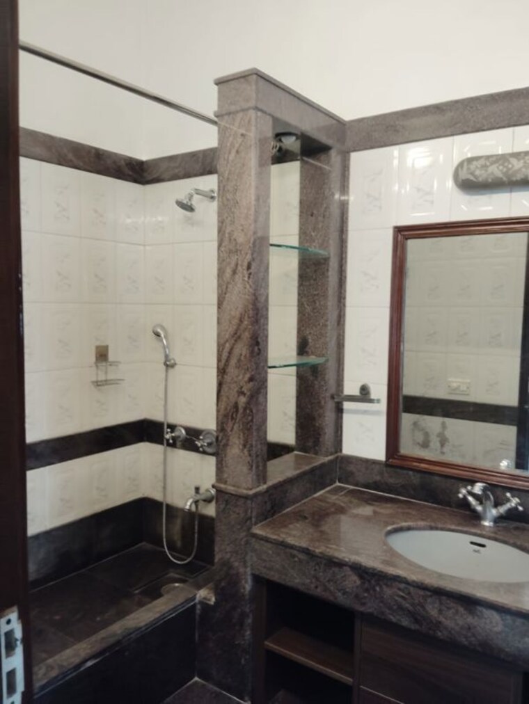 Kitchen, sarvodaya enclave 5 Bedroom 3500 Sq.Ft. Villa In Sarvodaya Enclave Delhi 10679272
