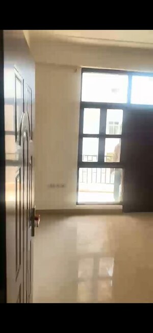 Room in 4 BHK Apartment at Shri Ram Apartments, Sector 48 – for Rent