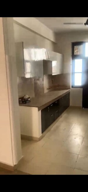 Kitchen in 4 BHK Apartment at Shri Ram Apartments, Sector 48 – for Rent