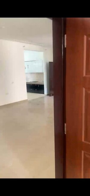 Room in 4 BHK Apartment at Shri Ram Apartments, Sector 48 – for Rent