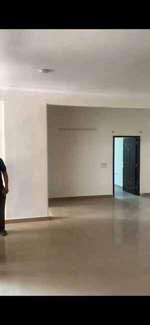Room in 4 BHK Apartment at Shri Ram Apartments, Sector 48 – for Rent