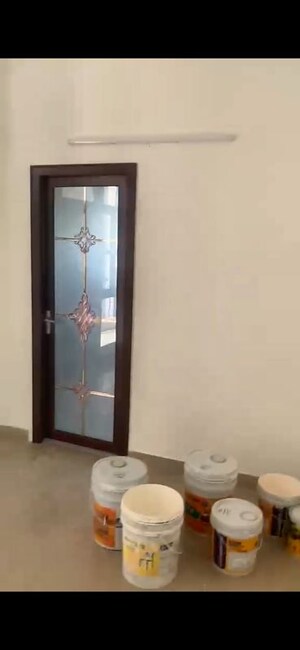 Room in 4 BHK Apartment at Shri Ram Apartments, Sector 48 – for Rent