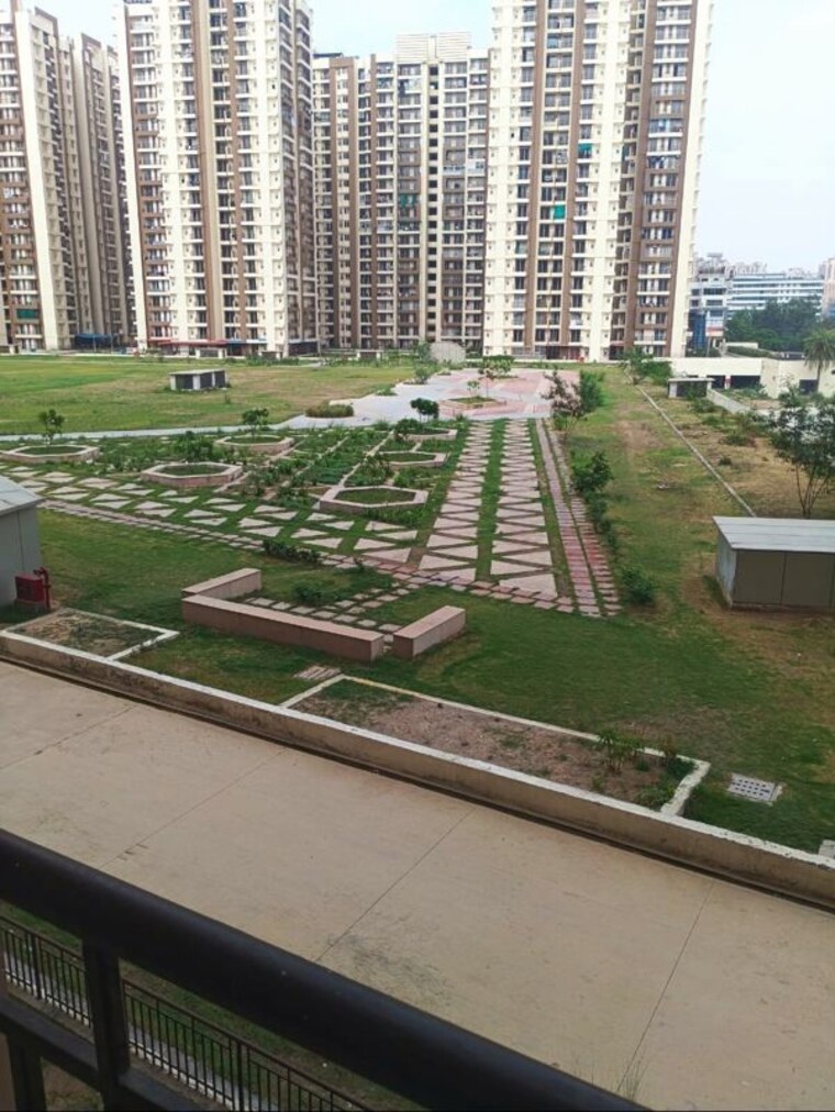 Exterior View, amrapali-kingswood 2 Bedroom 1100 Sq.Ft. Apartment In Sector 4 Greater Noida Greater Noida 10679274