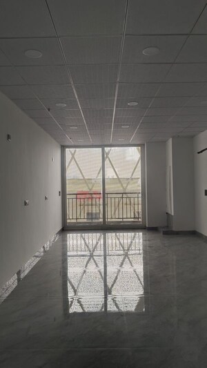 Room in  Office Space at Omaxe Sun, Sector 79 – for Rent