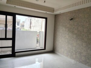 Room in 4 BHK Apartment at Dhakoli – for Rent
