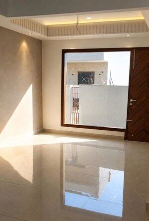 Room in 4 BHK Apartment at Dhakoli – for Rent