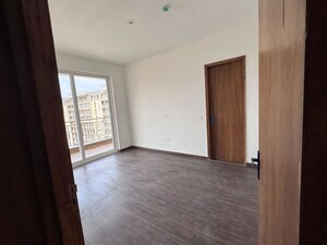 Room in 3 BHK Apartment at Sector 82 – for Sale