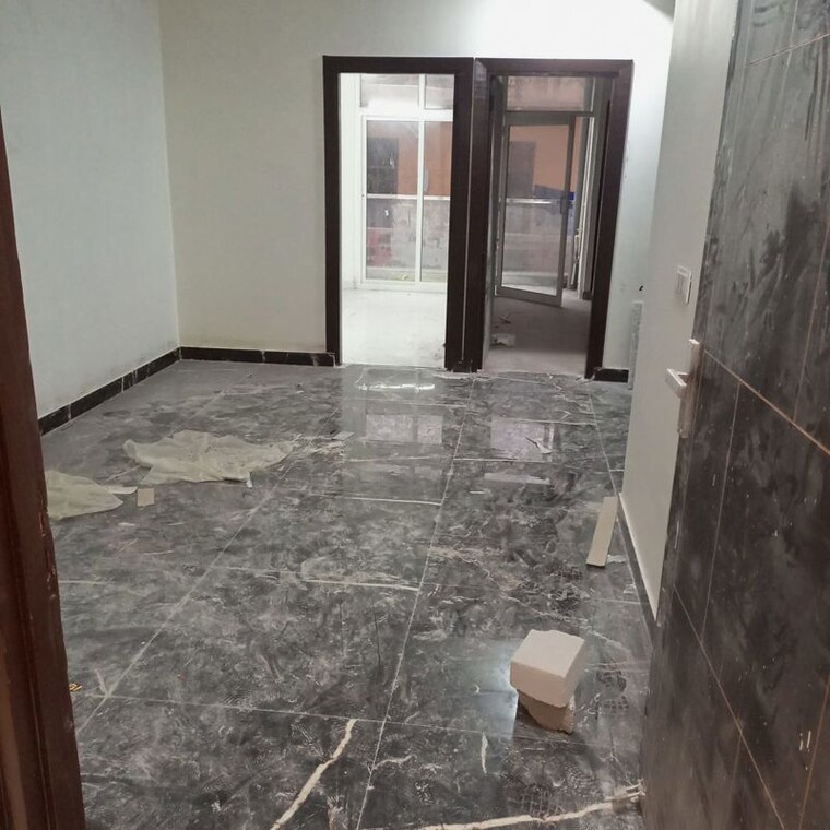 Room, sunshine-apartments-sector-73  1050 Sq.Ft. Builder Floor In Sector 73 Noida 10679355
