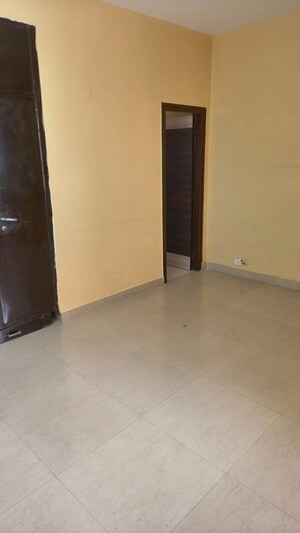 Room in 3 BHK Apartment at Bhabat – for Rent