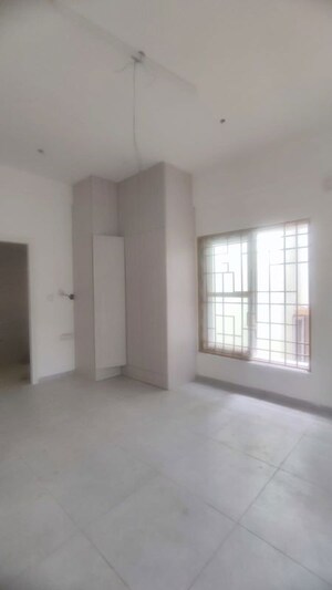 Room in 3 BHK Apartment at Cooke Town – for Rent