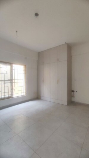 Room in 3 BHK Apartment at Cooke Town – for Rent