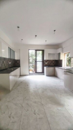 Room in 3 BHK Apartment at Cooke Town – for Rent