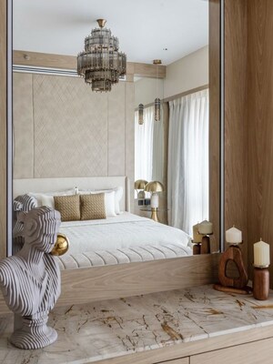 Bedroom in 6+ BHK Independent House at Mahavir Enclave – for Sale