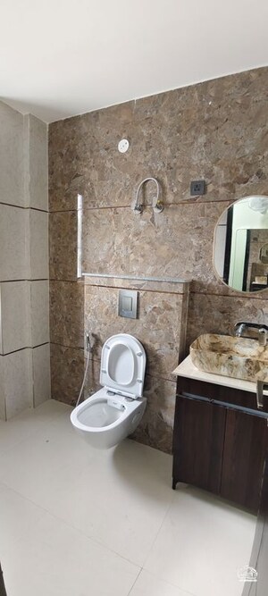 Bathroom in 1 BHK Builder Floor at DLF Qerwa, Sector 28 – for Rent