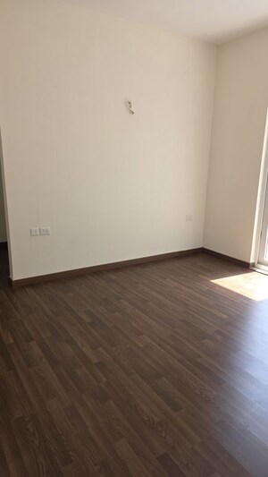 Room in 3 BHK Builder Floor at BPTP Amstoria, Sector 102 – for Sale
